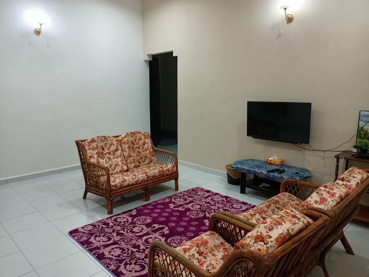 Ummi'S Homestay Kuala Besut Kampong Baru Kültér fotó